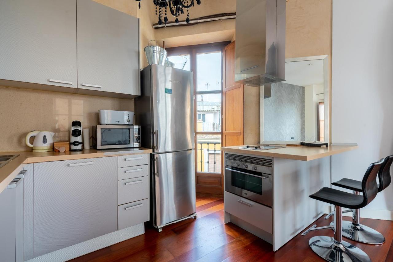 Cathedral Apartment, Upper Floor Apartment Sevilla Exterior foto
