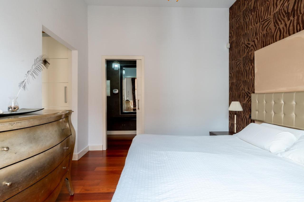 Cathedral Apartment, Upper Floor Apartment Sevilla Exterior foto