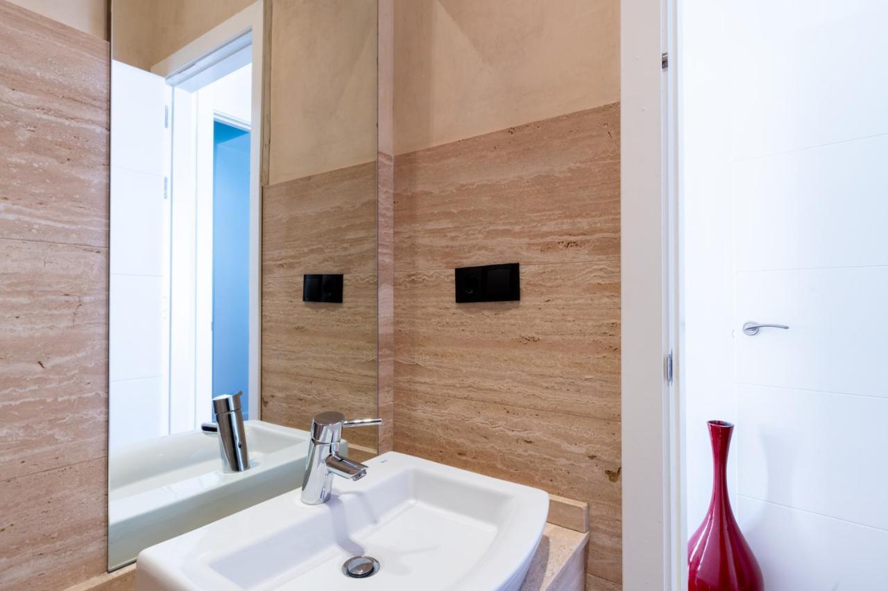 Cathedral Apartment, Upper Floor Apartment Sevilla Exterior foto